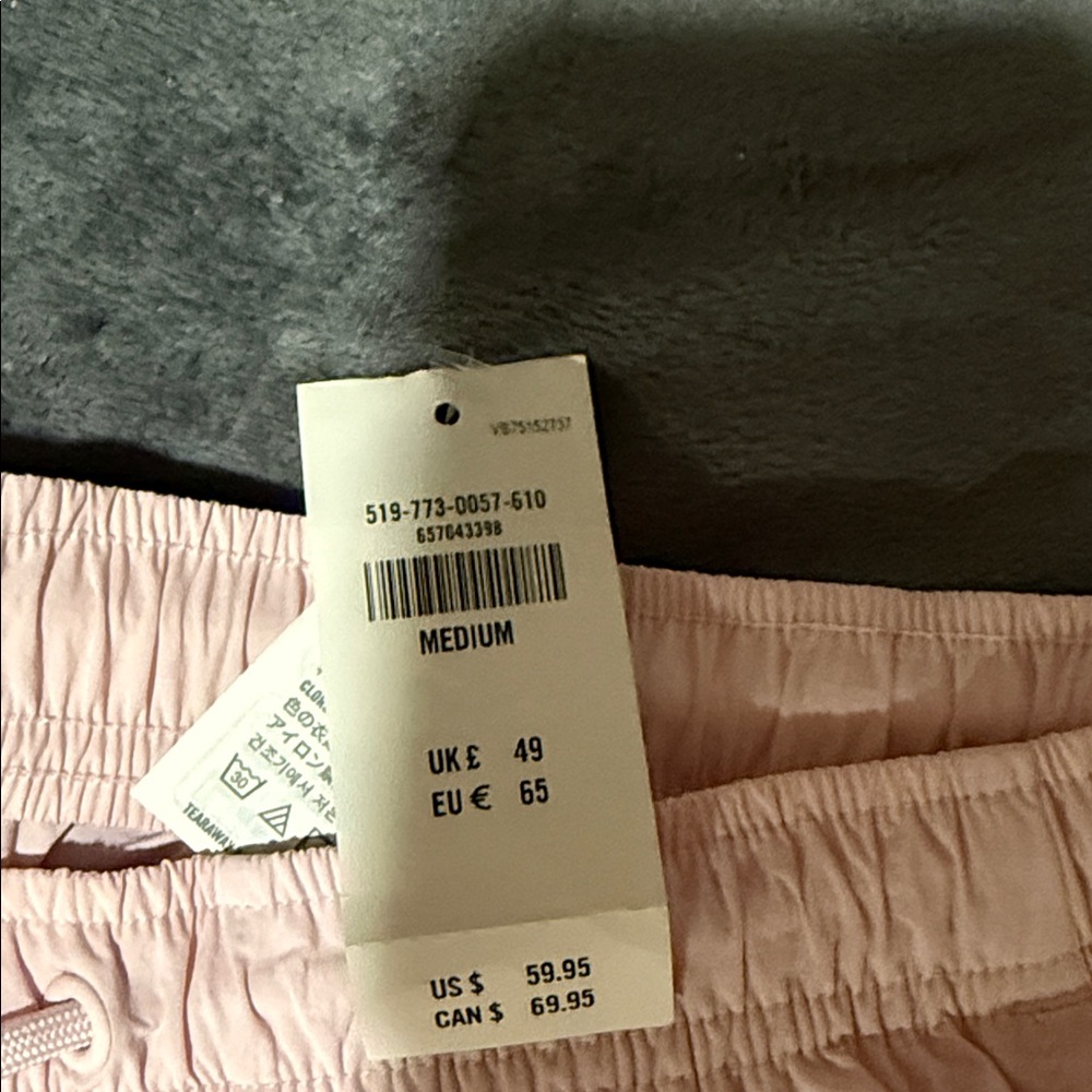 Gilly Hicks Pink Parachute Cargo Pants – Size M – NWT - Picture 3 of 4